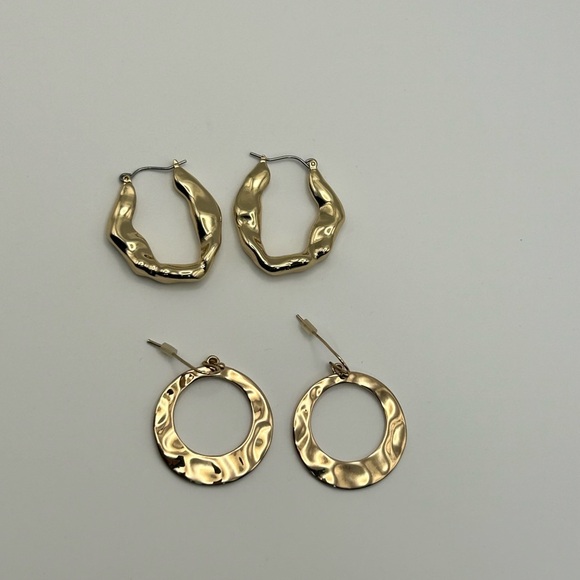 Gold-tone Textured Classic Hoop Earrings Qty 2 Unsigned - Picture 3 of 10